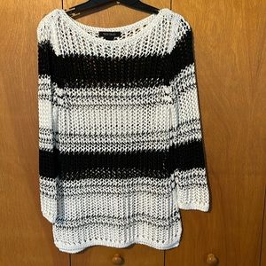 Black&White loose knit sweater